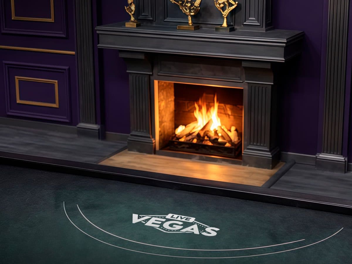 Ultimate Texas Hold'em Aura F
